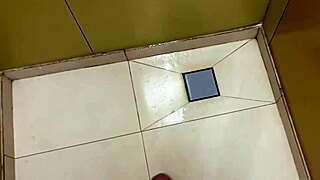 Pretinha ninfeta gives up tight ass first time, cums hard with cock deep inside backstage