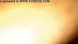 Ses giclées hurlant oh mon dieu je jouis me rendent dingue.