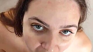 Gozando no rosto da loirinha gostosa com peitos naturais cintura fina submissa 🔥😍💦