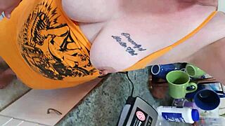 Kiwi milf slut begs master for brutal insertion anal pounding?