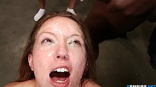 Sexy Curvy Babe Deepthroats Blowbang Bukkake Cumshots