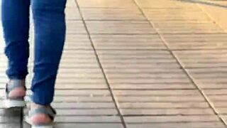 i love this latina's huge jeans ass shaking