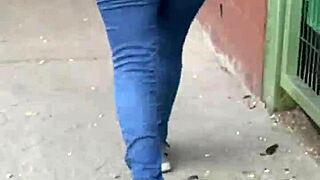i love this latina's huge jeans ass shaking