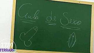Aula de Sexo: Lidi Ferrari Ensina Alunas Putas a Gape com Tesão
