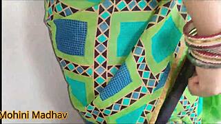 fukkin this random store guy in green saree, hindi dirty talk 😩🍆