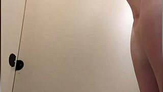 bbw big tits amateur squirts hard in public gym on cam