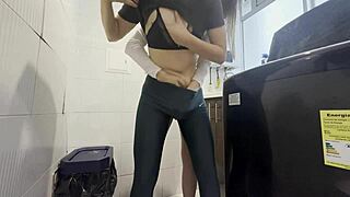 Mám chuť sundat ty krátký špinavý šortky mojí nejlepší kamarádce 🔥👅💦