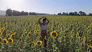 i couldn't resist flashin my fat brazilian ass in that sunflower field... damiana gettin wild in europe ep6 😈🌻