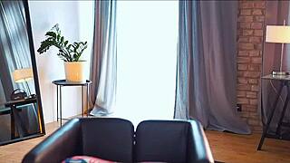 Skinny yoga whore flexes her amazing webcam body