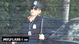 Policewoman's Bikini Lesson: Ride Cowgirl Or Lick Muff?