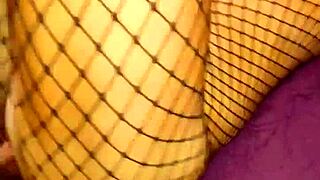 beautiful fitness milf bends over for closeup homemade anal pounding