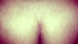 mi hermanastra salta sobre mi verga con su culo grueso y jugoso