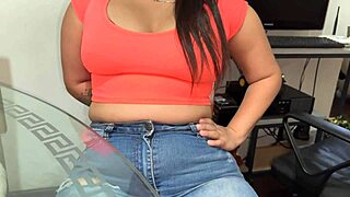 vecina cachonda meneando culo grande y tetas 😍 colombiana madura sexy shaking ass 🔥