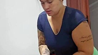 heading gym flashing my body for horny guys