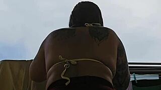 Empregadinha flashes big ass from balcony like a rebel