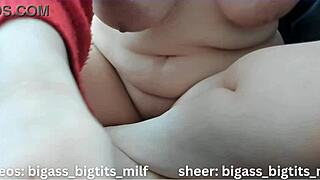 whoa bbw latina milf's huge cameltoe pees in oily leggings 👅💦