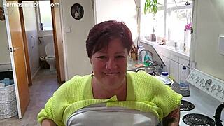 kiwi milf sub laps up master's spilled wine messily 😈🍷💦