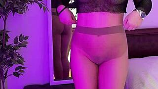 wanna see this sexy milf rip her pantyhose off?