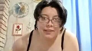 Marysubmissive's Saggy Tits and Curvy Ass Handjob Tease