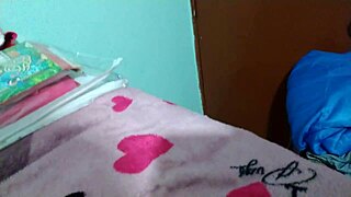 froto mi verga chiquita en su coño rosado apretado de latina curvy 😏🍆🍑