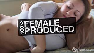 Yanks Babe Valentine Toys Clit to Wet Climax