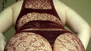 she grabs her dildo for virtual pov ride, whispering i wanna feel you in me in gfe roleplay