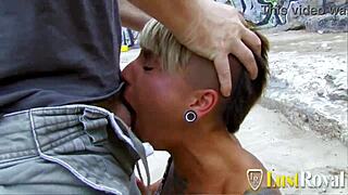 tattooed blonde reed squirts n fucks outdoor hard