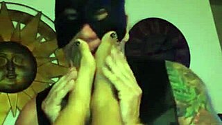 wanna worship these sexy feet right now?