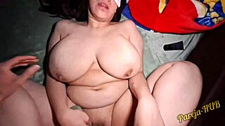 mi compa�era de oficina tetona y culona me calienta con sus curvas