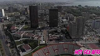 ma chatte rouge de ta grosse bite, tu veux la lécher?