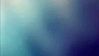 culona hermosa spreads wide on all fours for you