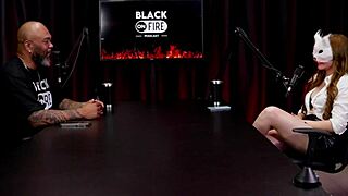 Gosta de ser observada no swing? Não dá buceta pra geral, mama no consultório - Victoria Rubro em sheer red.