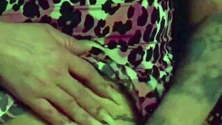 Fuschia Leopard S2 Ass Shaking