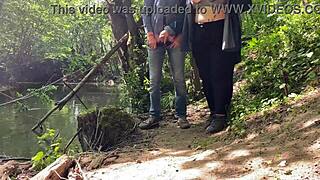 내 MILF 손으로 네 거대 자지 쥐어짜서 터뜨려줄까?