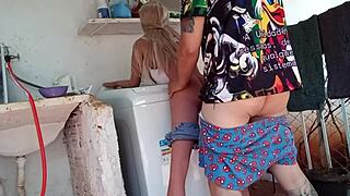 gostosa esposa usa sex toy pra trair marido no outdoor