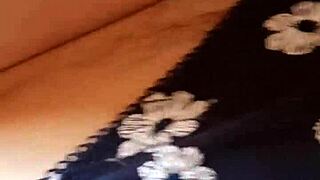 gretala... sbirciatina alla fica pelosa e tanga così bagnata!