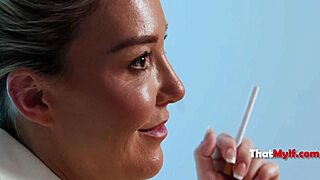 MILF im harten Verhör wird emotional in Parodie