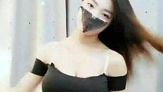 hot cam girl dances showing off her sexy camel toe toes tease 😈👅🔥