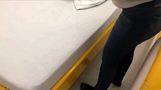 llevo a mi cuñada inocente de 18 años al motel y revienta mis pelotas cabalgando