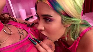 Hey Roxy Lips dives into juicy pussy eating scissoring dildo fun 😍👅💦