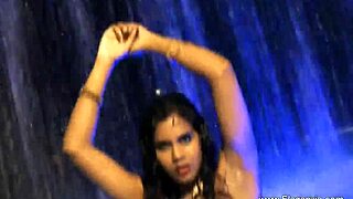 Wanna see this brunette tease her natural curves dancing nude?