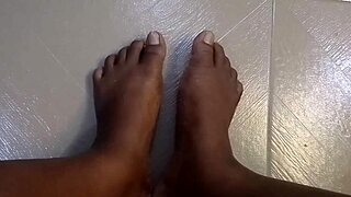 Holy Crap Check This Fat BBW's Homemade Feet Fetish Fingering Explosion!