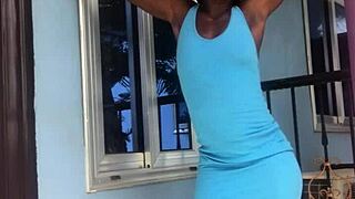 crazy bitch twerks her ass wild on the balcony outdoors!