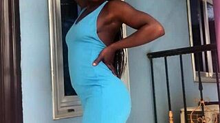 crazy bitch twerks her ass wild on the balcony outdoors!