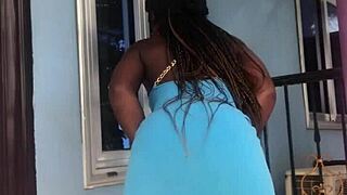 crazy bitch twerks her ass wild on the balcony outdoors!