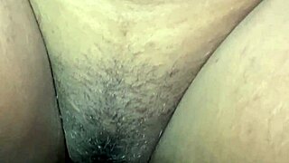 Indian beauty fingers to squirt in new year tease