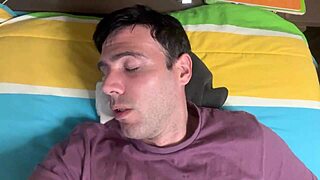 roommate drops pants and i suck his huge cock 😈👅💦