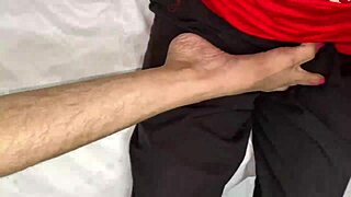 Jungfrau-Studentin bettelt Tutoren um Fick in enge Fotze