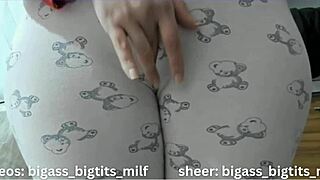 milf in pajamas fingers big ass pussy 😍🔥