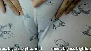 milf in pajamas fingers big ass pussy 😍🔥